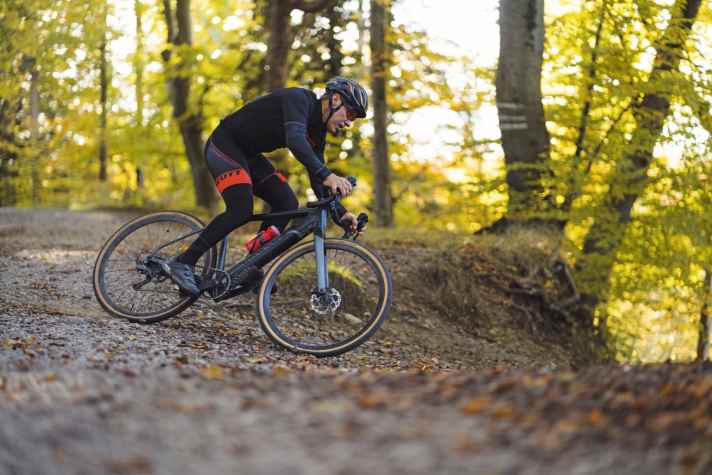   E-Gravelbike: Die verzweifelte Suche der Bike-Industrie nach neuen Mikro-Zielgruppen. Oder eine gute Schmuddelwetteralternative?