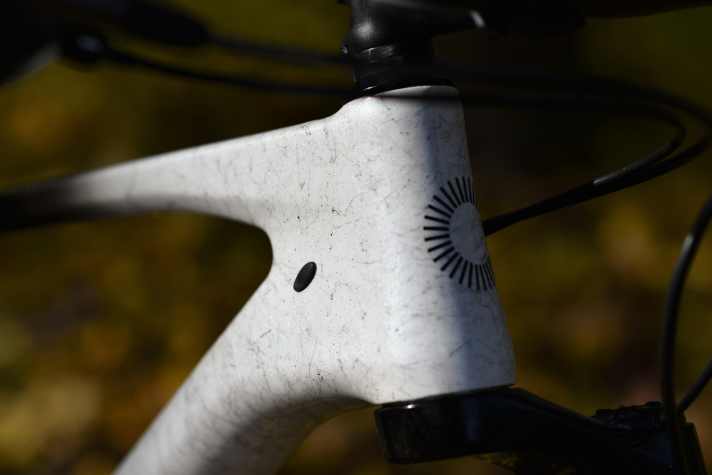   Länger, flacher und mehr als 100 Millimeter Federweg: Nach Mondraker und BMC zielt mit Cannondale der nächste große Hersteller bei Race-Hardtails in diese Richtung. Wir sind gespannt, ob Scott, Specialized & Co. bald nachziehen werden.