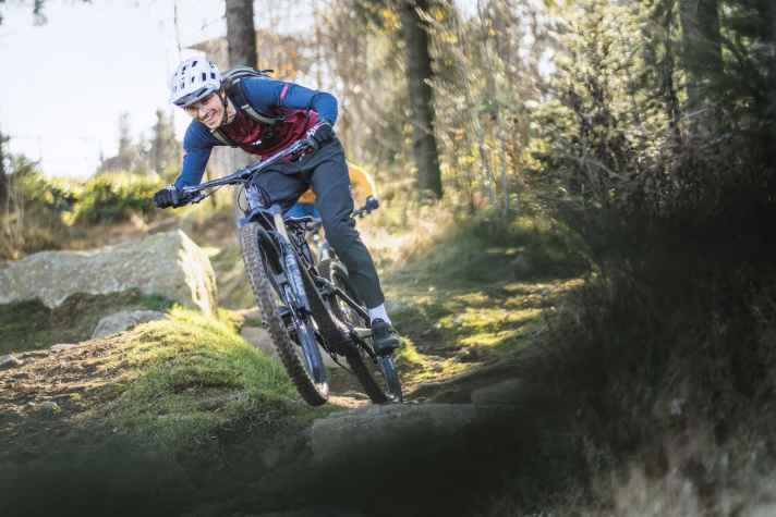   Egal, welches Konzept, Testfahrer Thomas Weschta kam bergab mit jedem Bike auf seine Kosten.