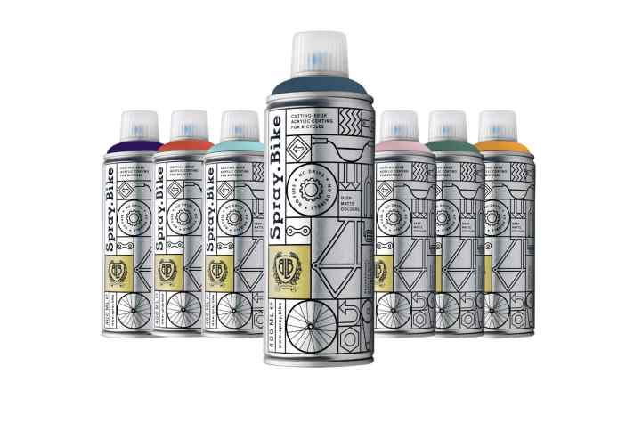 Das in die Jahre gekommene Bike in einen echten Custom-Hingucker verwandeln? Mit den speziell für Fahrradrahmen Sprühlackierungen von Spray.Bike kein Problem. Zahlreiche <a href="https://www.bike-magazin.de/service/schrauber_tipps/mtb-rahmen-selbst-lackieren-anleitung-spraydose-pulverlack" target="_blank" rel="noopener noreferrer nofollow">Tipps zur DYI-Lackierung gibt's hier in unserem Artikel</a> . Eine riesige Auswahl an Farben, Effektsprays und Grundierungen bietet <a href="https://www.awin1.com/cread.php?awinmid=19942&awinaffid=471469&clickref=B+Spray+Bike+BF&ued=https%3A%2F%2Furban-zweirad.de%2Fpages%2Fspray-bike-landingpage" target="_blank" rel="noopener noreferrer nofollow">Urban Zweirad</a> * mit 10 % Black-Friday-Rabatt von 22.-26. November. Einfach den Gutscheincode SPRAYSALE10 verwenden. Der gilt übrigens auch auf die <a href="https://www.awin1.com/cread.php?awinmid=19942&awinaffid=471469&clickref=B+Greaze+BF&ued=https%3A%2F%2Furban-zweirad.de%2Fcollections%2Fvendors%3Fq%3Dgreaze" target="_blank" rel="noopener noreferrer nofollow">Hausmarke " greaze "-Kettenöle</a> *, die der Online-Shop in nächster Zeit mit neuen Produkten weiter ausbauen will.