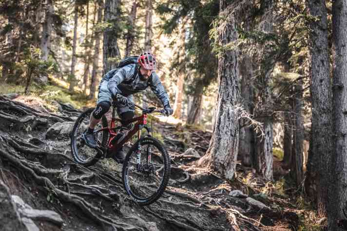   Die 150 Millimeter Federweg sollen das iLynx Trail zum Spaßbike machen. Auch wenn es ruppig wird.