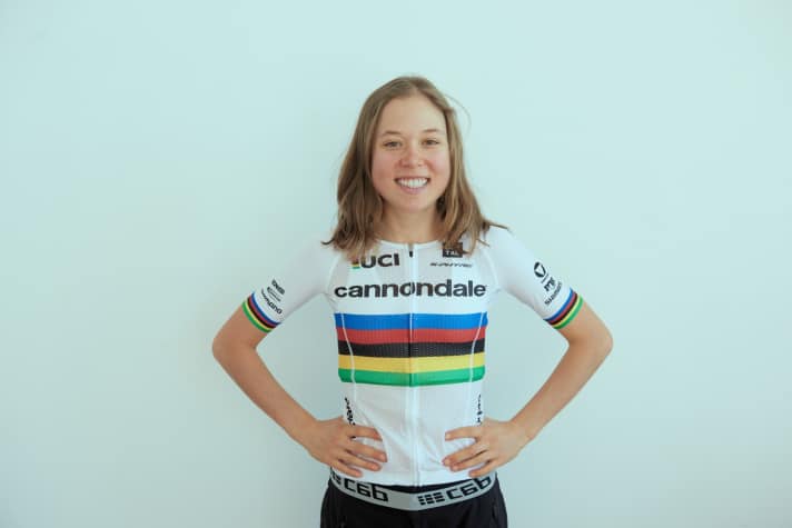   Bei Marathon- und Cross-Country-Rennen in der U23-Klasse darf Mitterwallner das Regenbogen-Trikot in der kommenden Saison tragen.