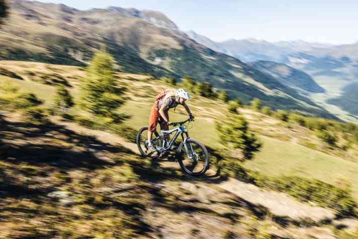   Ganz so sonnig und warm wie beim Foto­shooting in Nauders ging es beim späteren Test in Treuchtlingen nicht zu. Dennoch boten auch die Heumödern-Trails optimale Bedingungen.