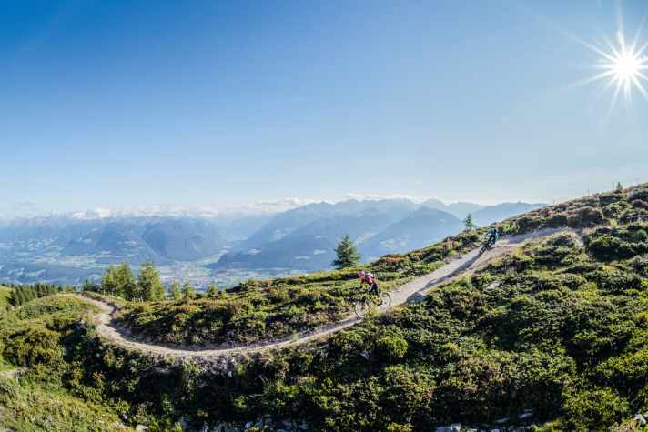   Belohnung nach 1400 vorwiegend steilen Höhenmetern zum Kronplatz hinauf: die berühmten Abfahrtskehren des Herrnsteigs.