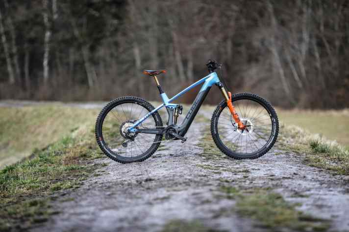 Cube Stereo Hybrid 140 Action Team – 6399 Euro I 150 / 140 mm I 24,48 kg I 29"
