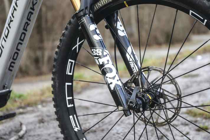   Mondraker Crafty RR: Die Fox 38 Factory ist eine Enduro-Gabel allererster Güte. Besser geht’s nicht.