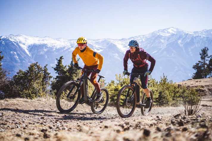   Günstige Hardtails Lieber die neueste Bosch-Kombi, oder die sportlichere Gesamtausstattung? KTM Macina Team 773 und BESV TRX 1.3 im Hardtail-Duell.