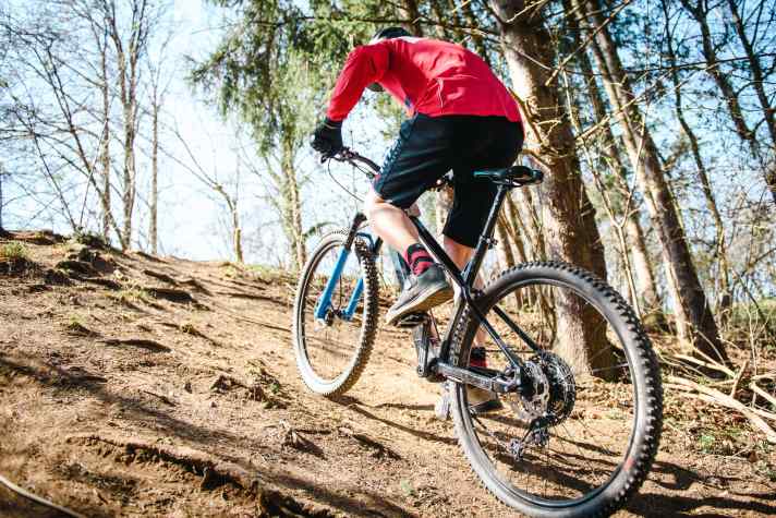   Trockentest mit dem Fazua Ride 60. Für einen Light-Motor fällt die Power anständig aus. Auch bei niedrigen Kadenzen in steilem Gelände lieferte der Motor im ersten Kurztest ein ausreichend hohes Drehmoment.