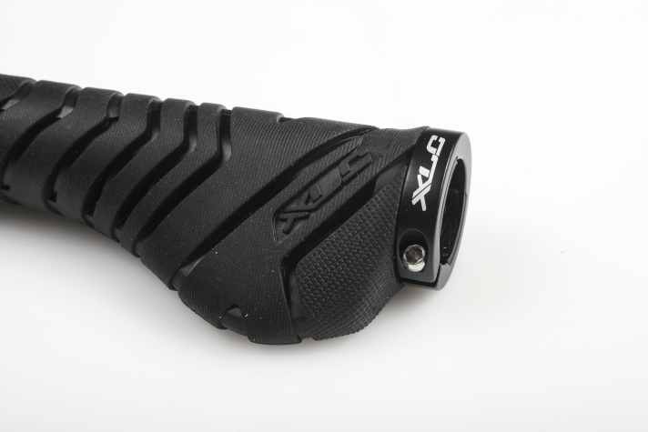 Welche Griffe fürs MTB? Ergonomische Lenkergriffe mit Flügel sind wenig sinnvoll - beispielsweise am Trailbike.