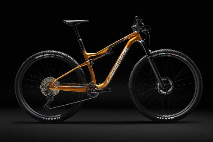   Das neue Lapierre XR entstand in Anlehnung an das erfolgreiche X-Control und präsentiert sich als effizienter Spitzensportler mit neuen Abfahrtsqualitäten.