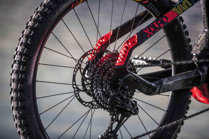  Integrierte Rücklichter an einem E-MTB von Haibike.