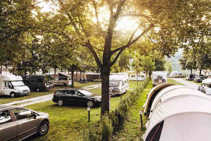   Idyllisch campen fast mitten in der Stadt Brixen.