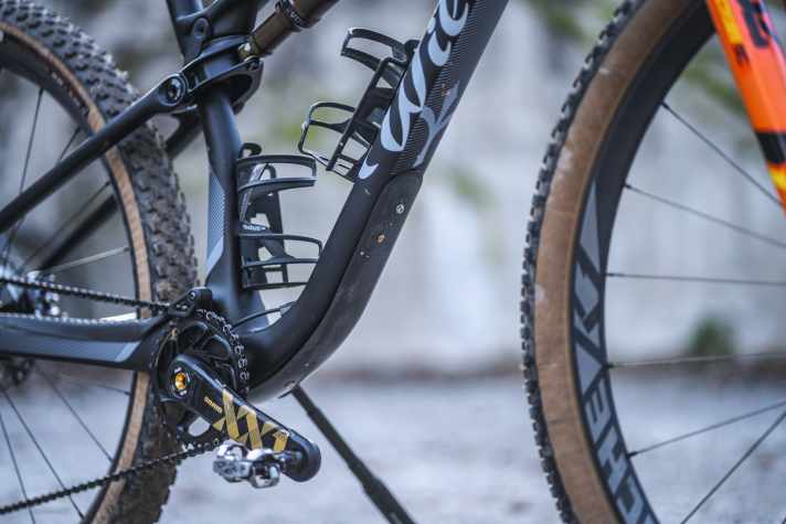   Wilier Urta SLR: Wilier versieht das Unterrohr als einziger Hersteller mit einem stabilen Schutz gegen Steinschläge.