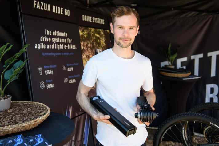   Fabian Reuter, Co-Founder von Fazua, präsentiert das neue Antriebssystem des aufsteigenden Ottobrunner Unternehmens.