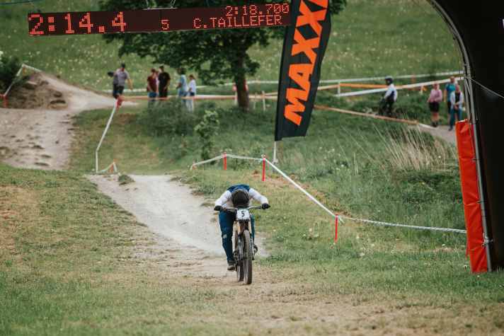   Cédric Taillefer im Ziel. Mit acht Zehntelsekunden Vorsprung auf Landsmann Guionnet.
