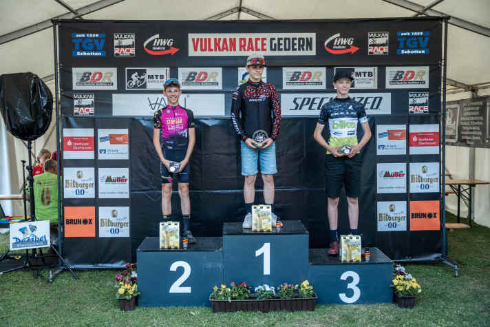   Zwei dritte Plätze für Elias Hückmann bei der Bundesnachwuchssichtung in Gedern (hier auf dem Podium Timetrial U15 m).