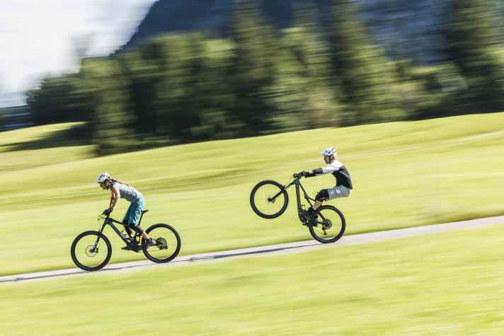 Mit spielerischer Leichtigkeit durch die Landschaft gleiten. Das ist das Ziel der Light-E-MTBs.