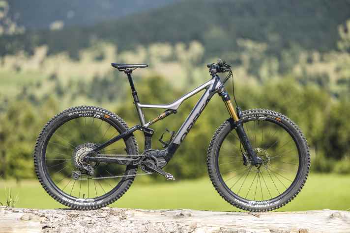 Das Orbea Rise H ist mit seinem 540-Wattstunden-Akku der Dauerläufer unter den Light-E-MTBs. Gewicht mit Alu-Rahmen: Knapp über 20 Kilo. | Copyright: Skyshot/Greber
