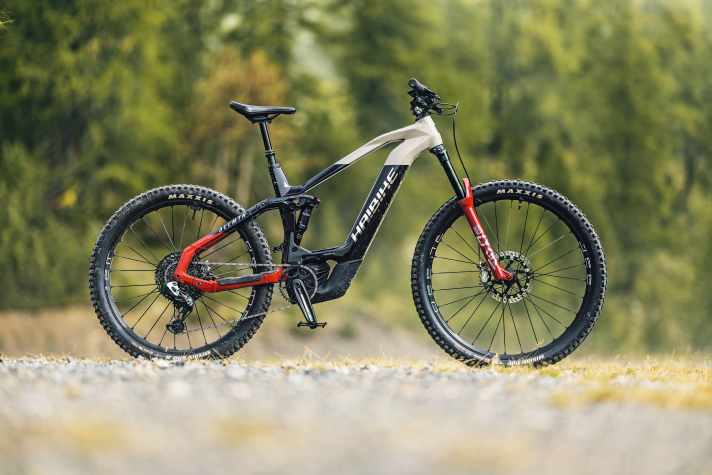 Haibike All Mtn CF SE // Bosch Smart System (750 Wh) // 8799 Euro // 24,96 kg (Größe L) // 29 / 27,5 Zoll // 160 mm 