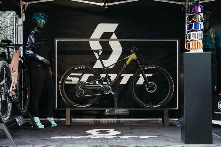 Scott hatte das <a href="https://www.bike-magazin.de/mountainbike/trailbikes/neues-scott-spark-st-mehr-federweg-fuer-den-trail/" target="_blank" rel="noopener noreferrer">2023er-Modell Spark ST</a> dabei.