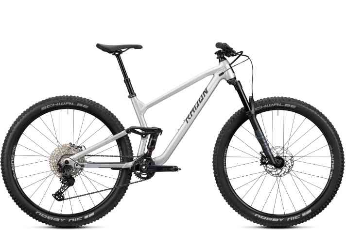 Trailbike für 2199 Euro: Radon Skeen Trail AL 7.0 in Silber Metallic.