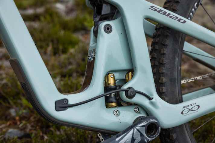 Wie von Yeti Bikes bekannt, verfügt auch das SB120 über ein Switch-Infinity Hinterbausystem.