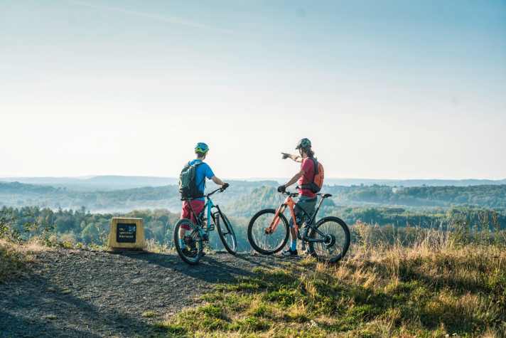Die Berghalde-Reden-Tour gipfelt auf einem Plateau mit 360-Grad-Panorama – der schönste Aussichtspunkt aller Routen unseres Saarland-BIKE-Artikelstrecke. | : Wolfgang Watzke