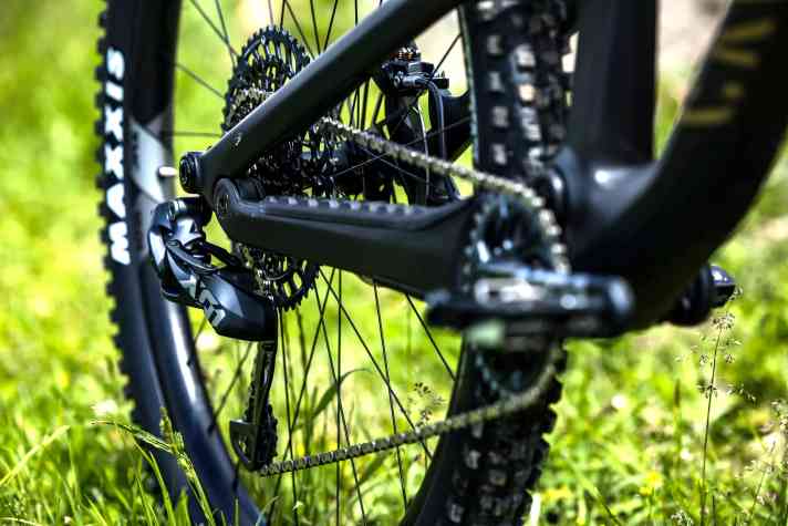 Die kabellose Sram X01 AXS-Schaltung ist am Canyon Spectral 125 CF LTD verbaut.