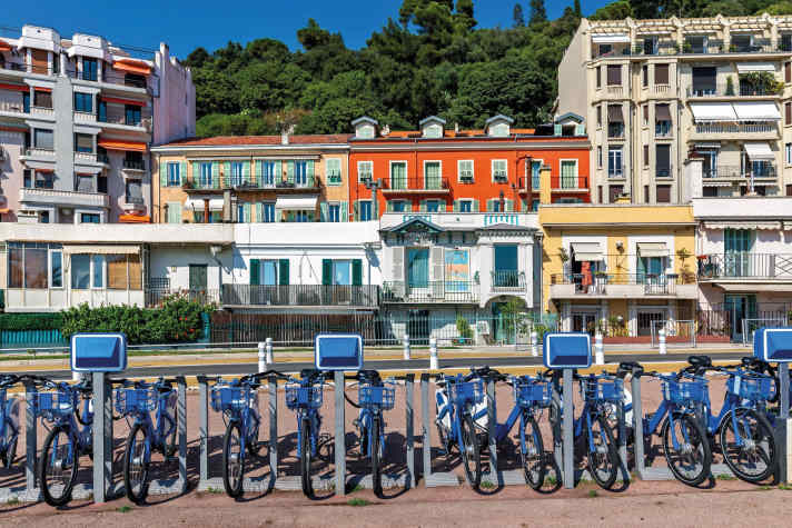 Wer nur eine kurze Radtour plant, kann sich in Nizza einfach ein Stadtrad leihen.