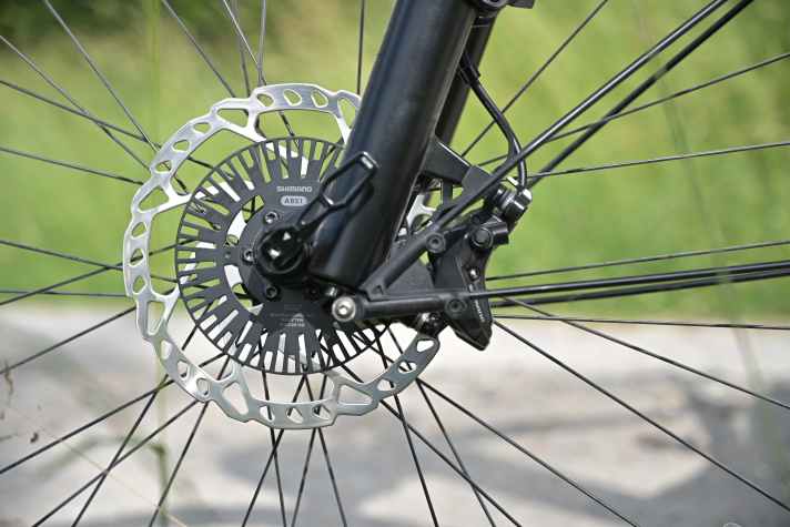 Erstmals gibt es das Bosch ABS auch in Kombination mit den beliebten Bremsen von Shimano. Von der günstigen MT200 bis zum Top-Stopper XTR.