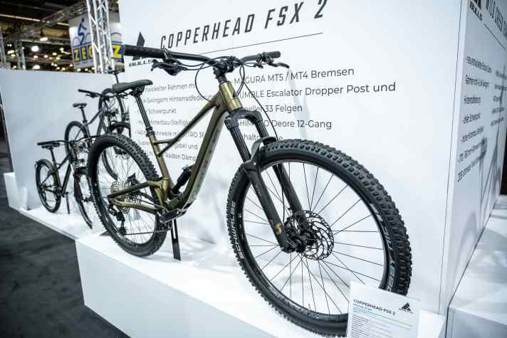 Der kleine Bruder des Wild Ronin: Das Bulls Copperhead FSX mit Alu-Rahmen kostet nur 2799 Euro und bekommt ebenfalls den neuen Hinterbau mit tief liegendem Dämpfer.