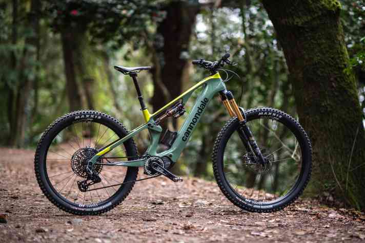 Das Cannondale Moterra SL 1 wiegt mit Shimano-Motor EP801 und 600 Wattstunden 19,7 Kilo (Größe M) nach Werksangabe.