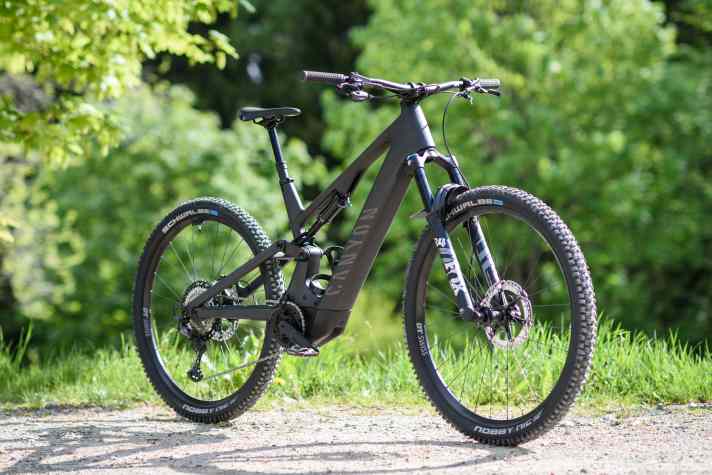Canyon Neuron:On CF 8 // Bosch Perf. CX // 750 Wh // 22,6 kg // 5599 Euro