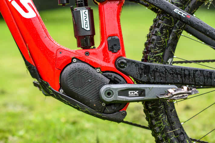 Beim Eagle Powertrain sorgt der Drive S Mag von Brose mit Sram-Software für Vortrieb.