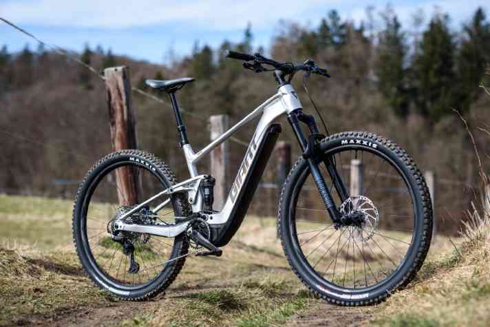 Giant Stance E+ 0 Pro // 5499 Euro // 25,5 kg (Größe L) // 29 Zoll // 140/125 mm