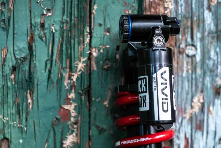 Highspeed- und Lowspeed Druckstufe, Zugstufe, Hydraulic-Bottom-Out und Climb-Switch: Der Vivid Coil bietet zahlreiche Verstell-Optionen.