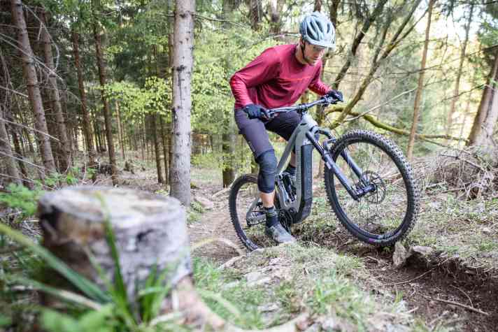 Technische und richtig steile Uphill-Passagen sind mit der MGU von Pinion drin. Erwischt man in einer Schlüsselstelle allerdings einen ungünstigen Gangwechsel, kann das Unruhe in die Fahrt bringen.