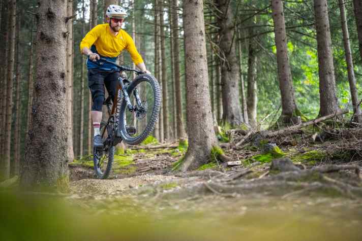 Spielen auf dem Trail: Dafür ist das Marin gemacht! Das bringt ein dickes Grinsen auch wenn das Bike sonst nicht in allen Disziplinen Bestnoten sammelt.