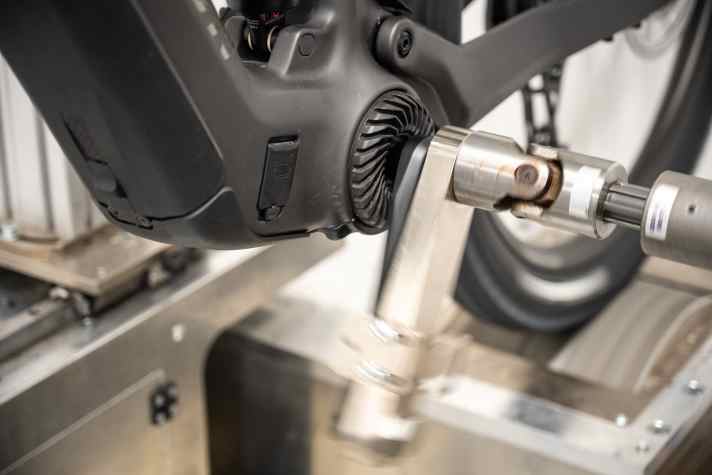 Auf dem Prüfstand wird klar: Der ZF CentriX Motor hält, was der Hersteller verspricht.