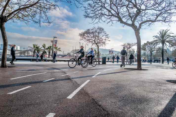 Fahrradstadt Barcelona: Getrennt vom Stadtverkehr können Radfahrer die Stadt genießen.