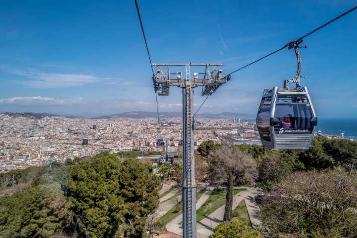 Die Auffahrt zum Aussichtsberg Montjuic ist lohnend, aber schweißtreibend. Alternativ kann man auch die Gondel benützen.