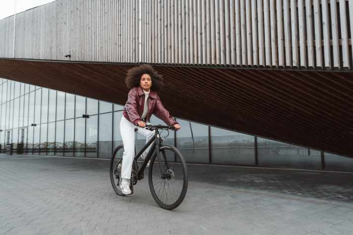 Das Ampler Curt ist auf den ersten Blick nicht als E-Bike erkennbar. Der elegante, sauber verarbeitet Rahmen versteckt den 336-Wh-Akku, der 250-Watt-Motor mit 45 Newtonmeter Drehmoment sitzt in der Hinterradnabe.