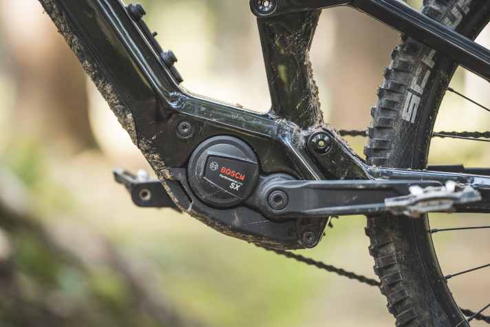 Der Bosch SX liefert eine hohe Spitzenleistung in kurzen Zwischensprints und ein gelungenes Fahrgefühl. Dafür fallen Hitzebeständigkeit und Drehmoment überschaubar aus.