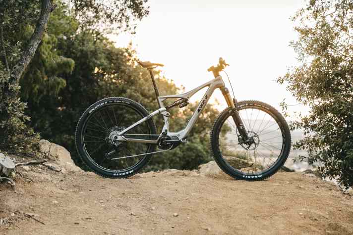 Das BH Bikes iLynx+ SL Trail ist die Leichtbauvariante - kommt aber trotzdem mit Fox 36, Dämpfer mit Ausgleichsbehälter und griffigen Reifen.