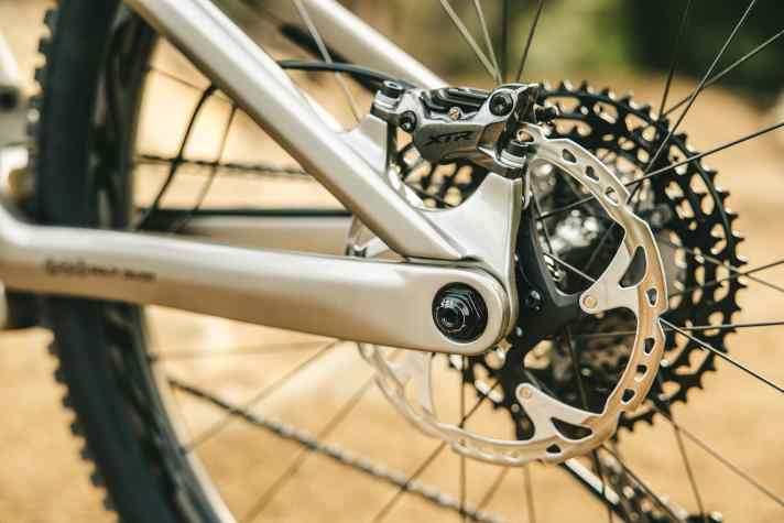 Wie von anderen BH Bikes bekannt, setzt auch das iLynx+ SL auf Gelenk im Hinterbau, das direkt auf der Hinterachse liegt.