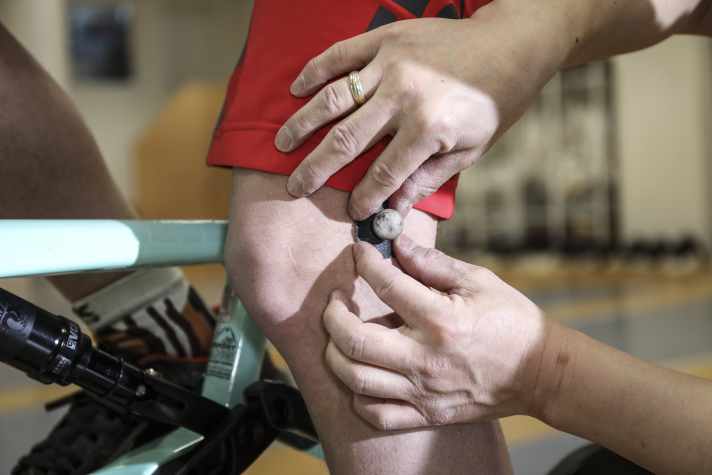 Mithilfe eines Bikefittings kann die Positionierung auf dem Sporgerät über den Winter optimiert werden.