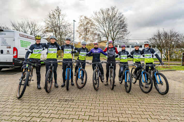 Erst noch ein Gruppenbild mit dem BIKE Junior Team, dann geht es auf die Trails auf der Schwäbischen Alb.
