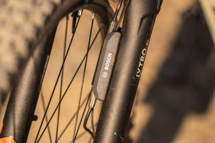Teils kommt die Suntour-Gabel auch schon mit Montageschnittstelle für ABS, wie hier am Sonic AM 2 ABS von Bulls.
