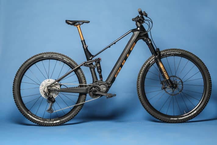 Das Bulls Sonic Evo AM-SL 1 gehört mit 21,5 Kilogramm nicht nur zu den leichtesten, sondern auch zu den günstigeren E-MTBs am Markt.
