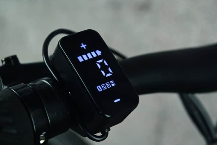 Lenkerdisplay: Ablesbarkeit, Robustheit und Kabelverlegung sind unzureichend.